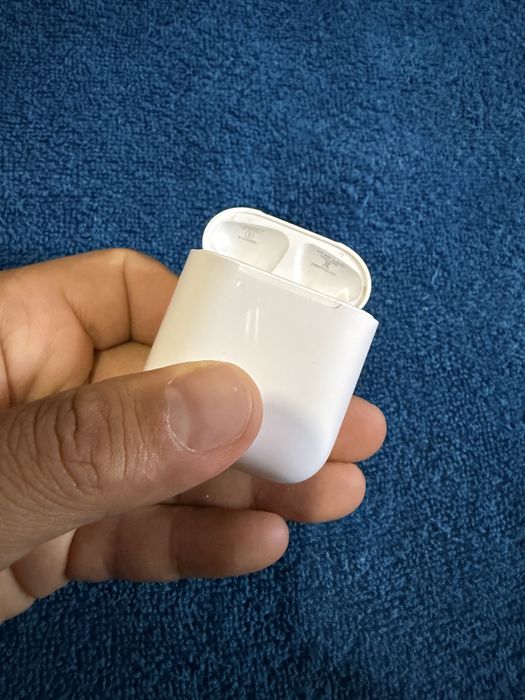 Продам оригинал кейс от airpods 2