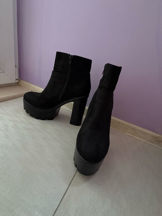 Различни модели Боти 39 номер