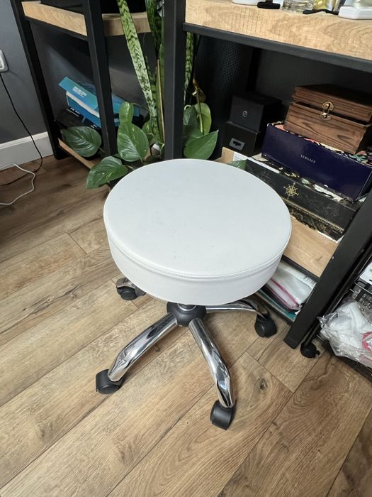 Scaun cosmetica ajustabil in inaltime