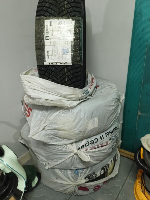 Продам комплект зимних шин