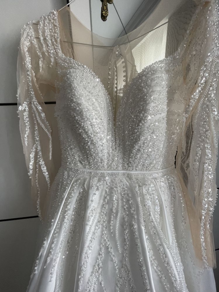 Vand rochie de mireasa din tafta