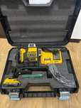 Nivela laser Dewalt cu 2 acumulatori linii verzi unghi 360°