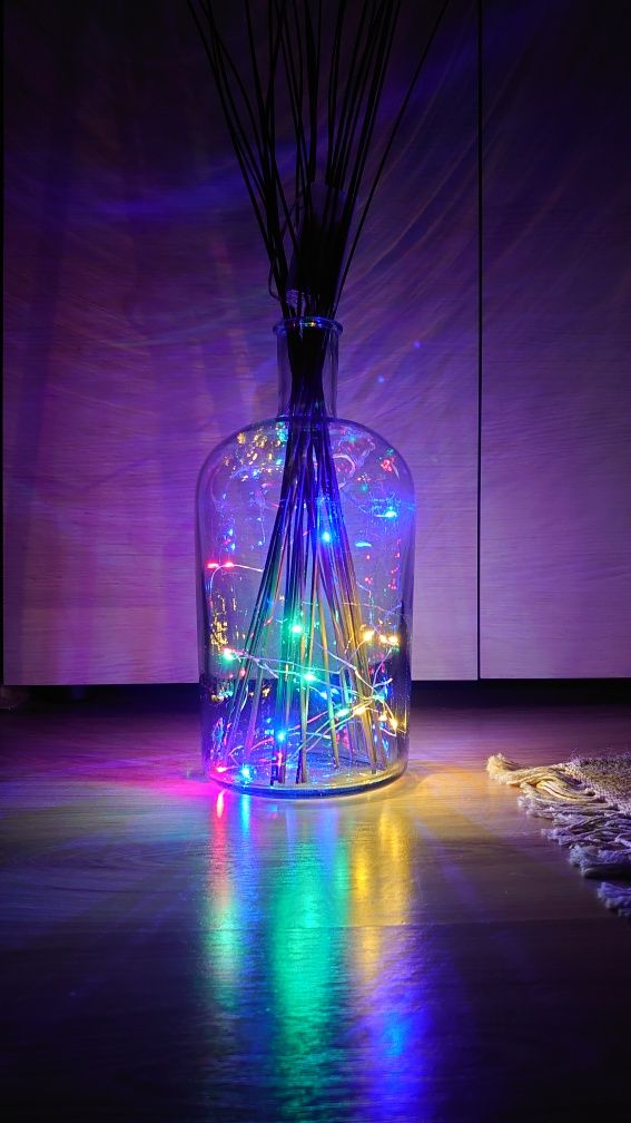 Obiect decorativ vaza sticla laborator luminite led si crengute