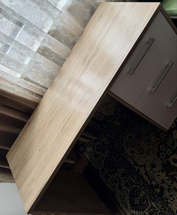 Дървено бюро от Mömax