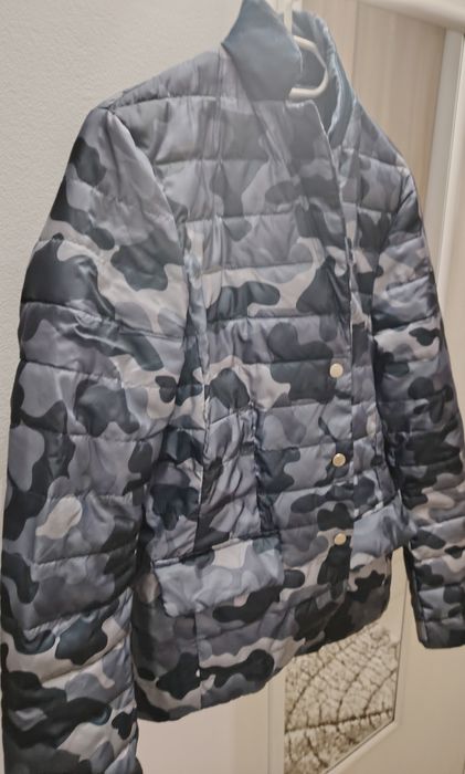 Geaca  dama Tommy Hilfiger mărimea  M -model camuflaje