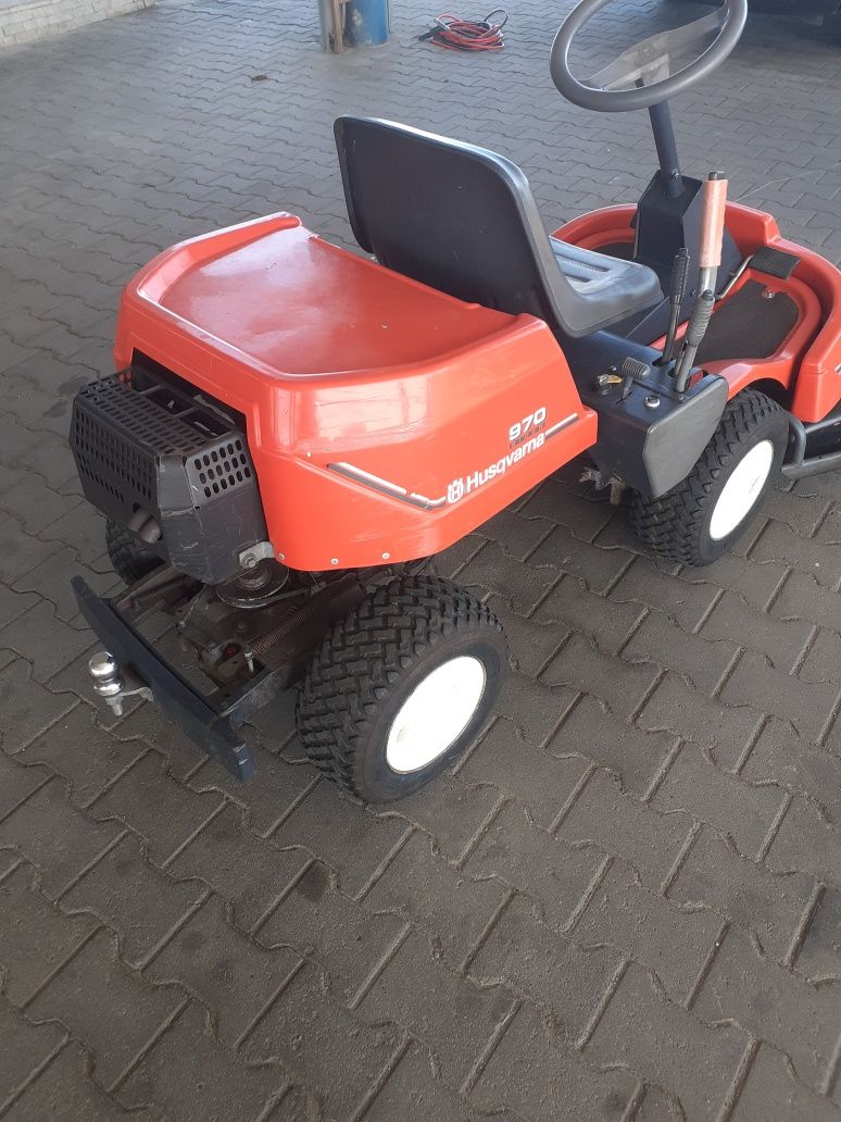 Tractoras de tuns gazon husvarna