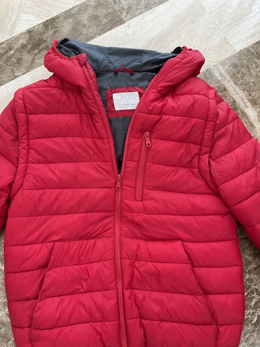Vand geaca Zara, culoare rosie, marimea 164