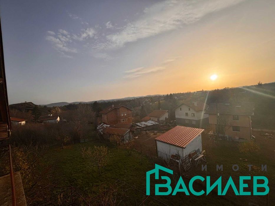 Продава КЪЩА област София, с. Извор