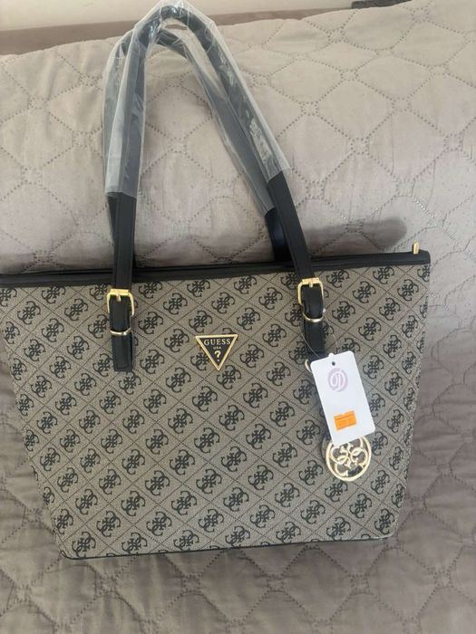 Дамска чанта Guess