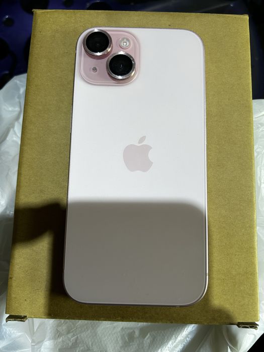 Продавам iphone 15 розов 128гб