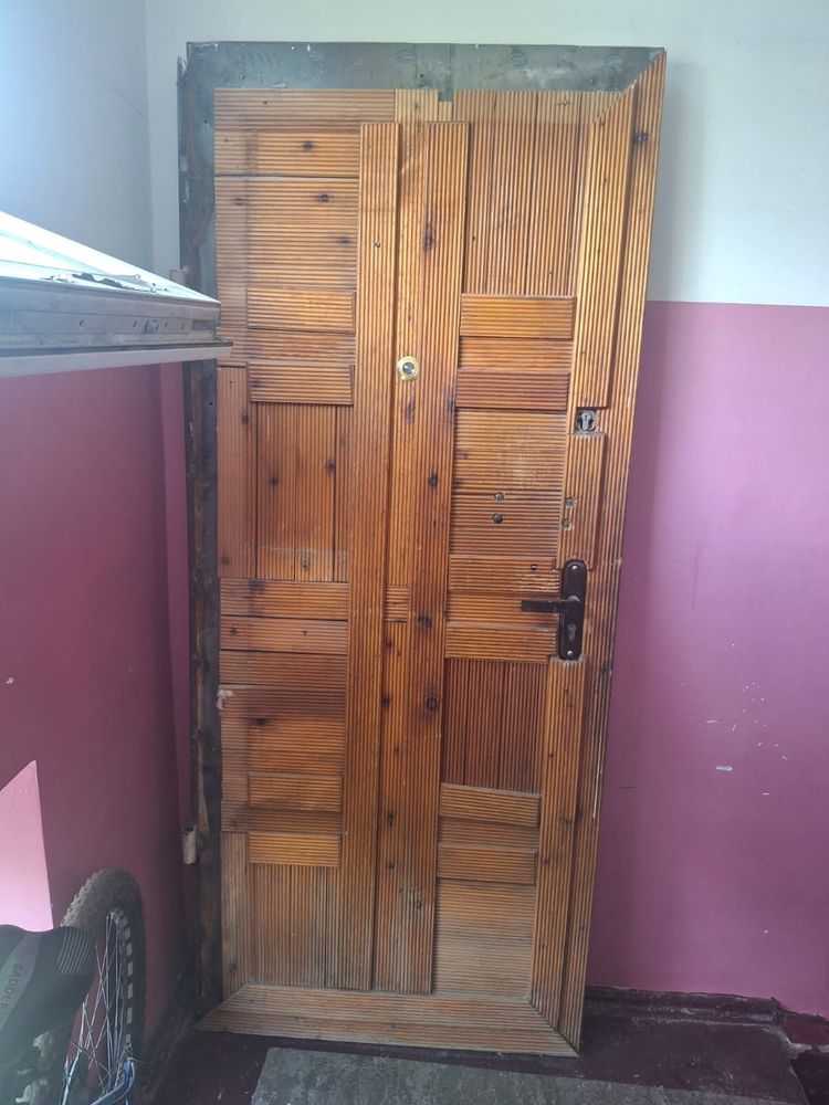 Продам дверь железную