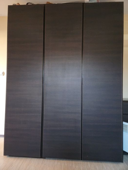 Спалня с матрак и гардероб