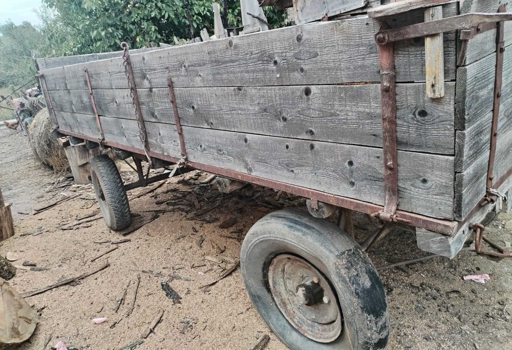 Vând căruță (ștraf pentru tractor)