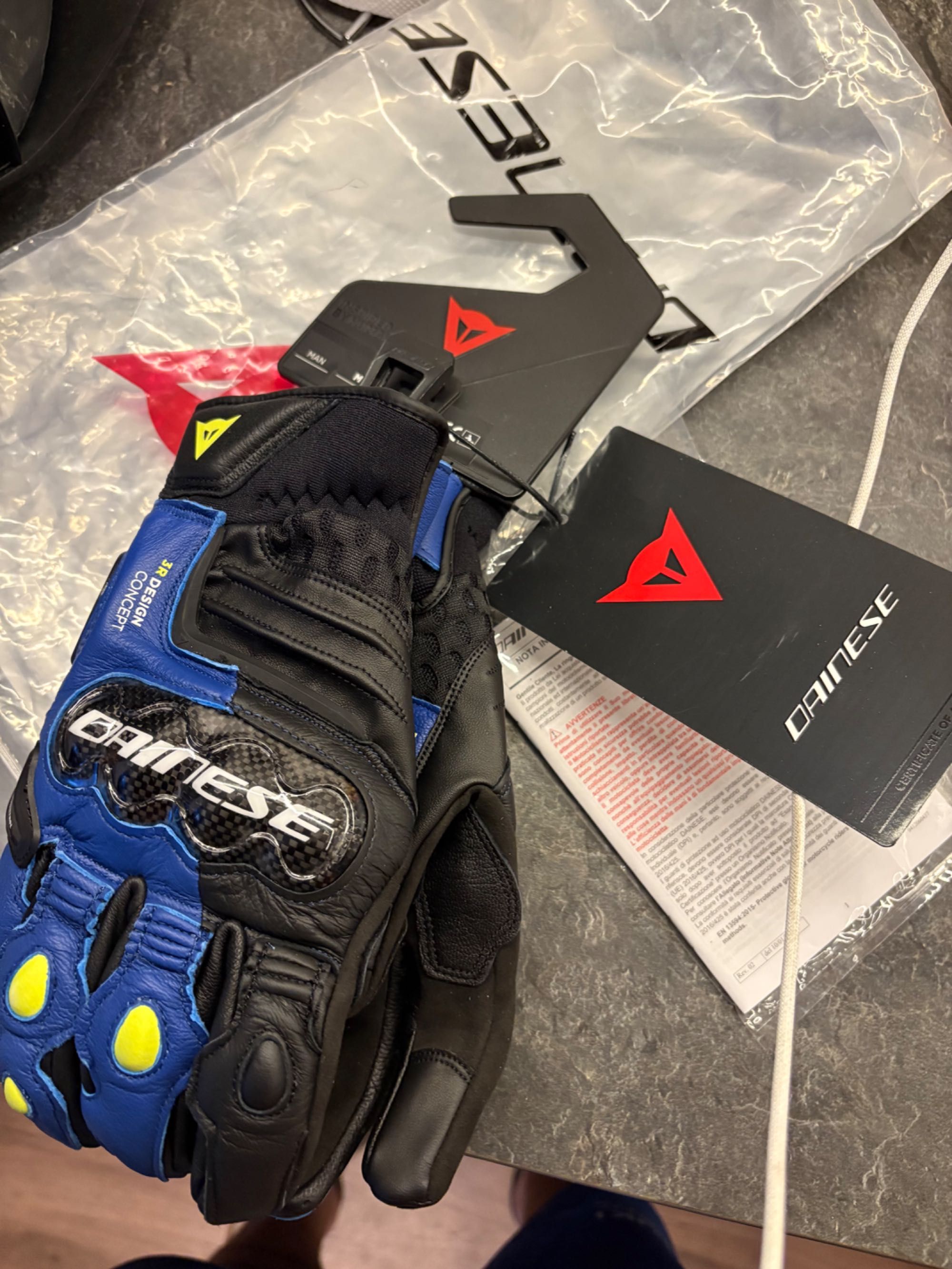 Dainese carbon 4