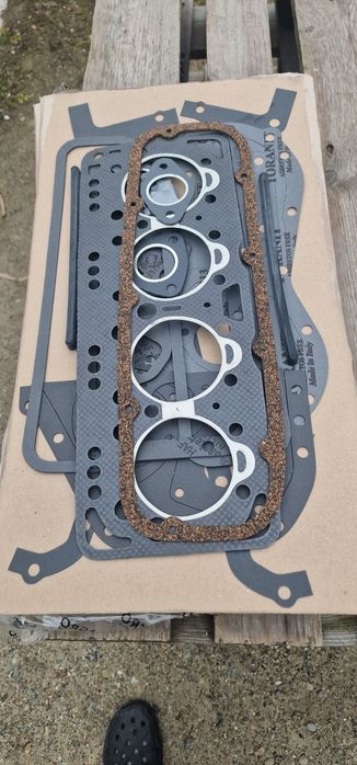 Set garnituri motor tractor fiat 411.415 full pret 350 lei cuprinde to