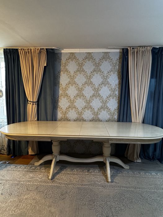 Стол в гостинную