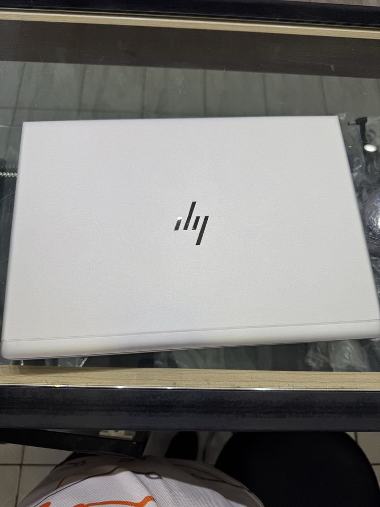 HP Elitebook  R5 3500U  DDR4 8GB  256SSD  NVMe M.2  14 IPS FHD  B/U