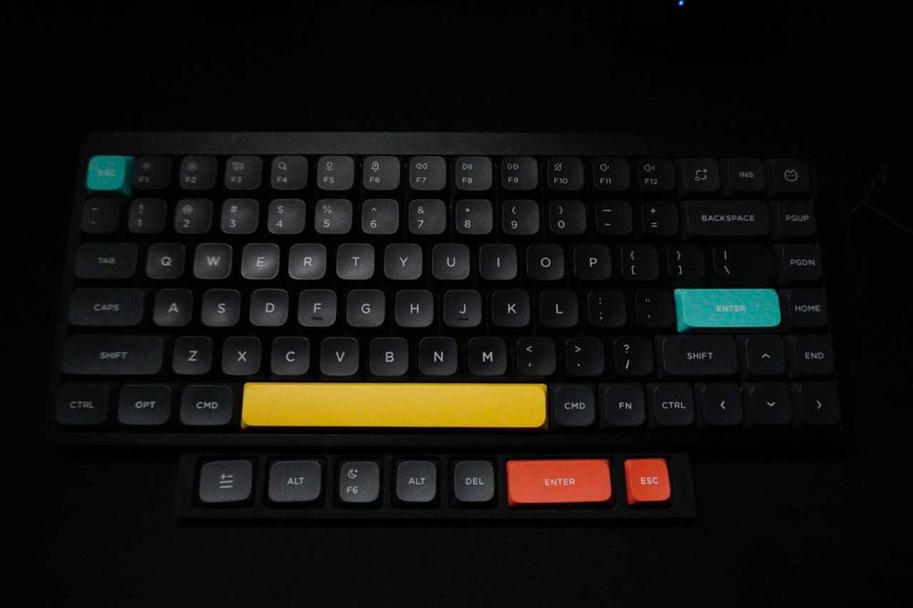 Продавам Nuphy Air75 V2 - премиум механична клавиатура