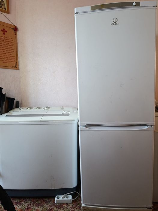 Продам холодильник Indesit