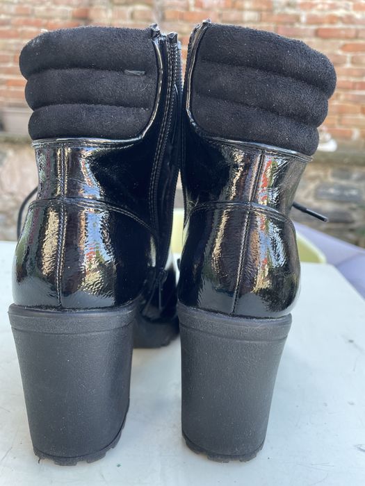 Дамски боти с дебел ток