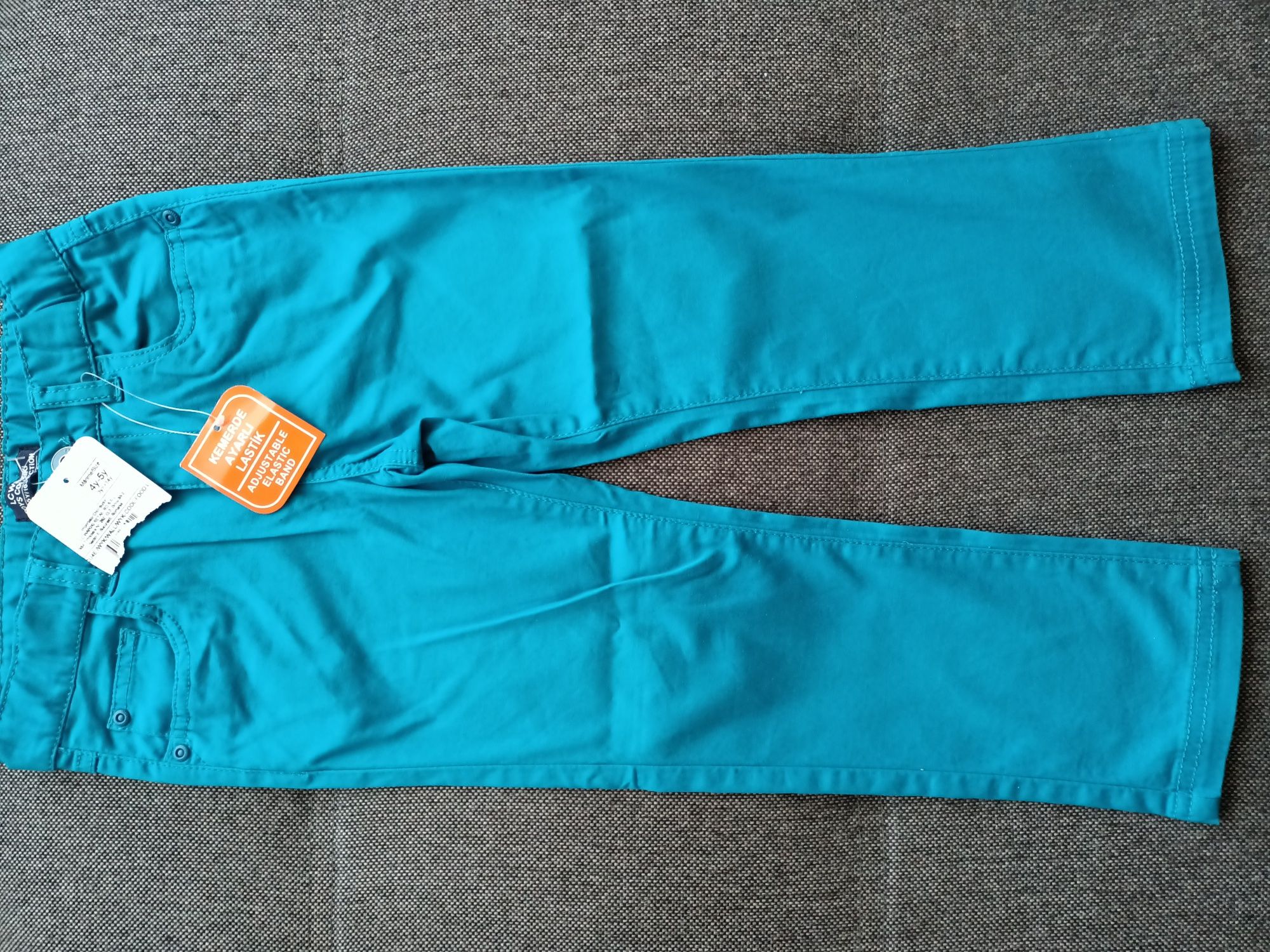 Pantaloni LC Waikiki noi 4-5 ani