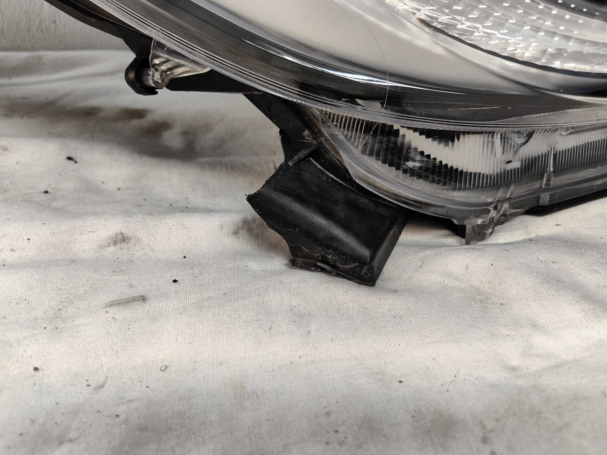 Оригинален фар Тойота Ярис  Toyota Yaris  Full Led