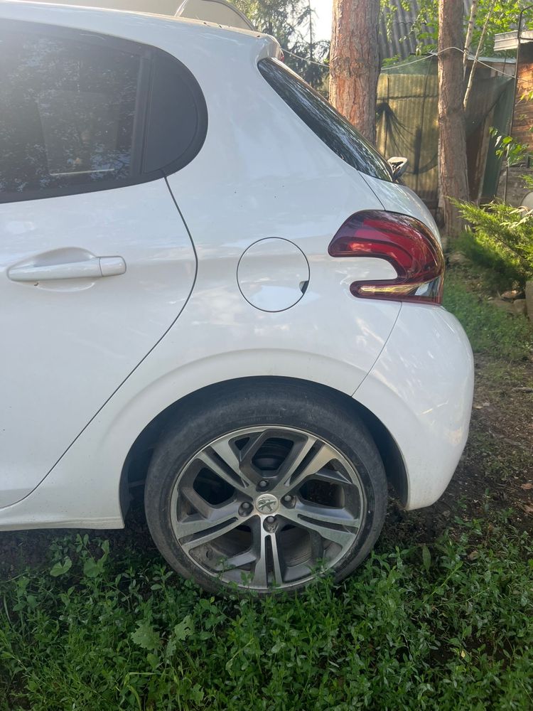 Peugeot 208 an 2015