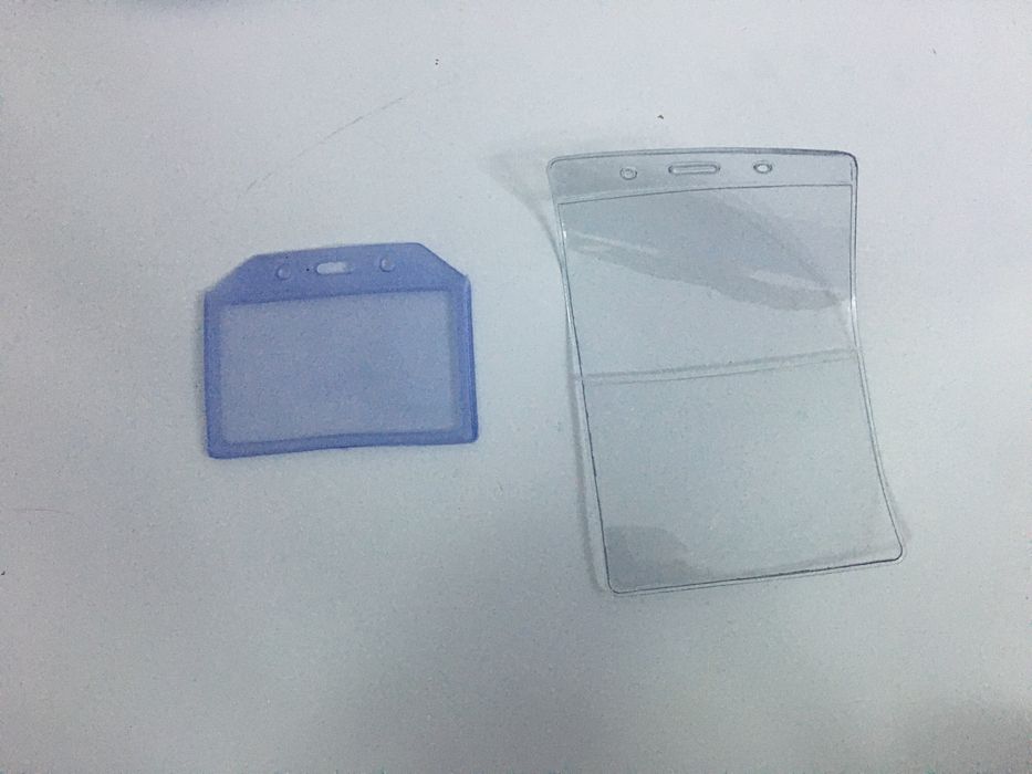 Продаю Бейджик, картхолдер