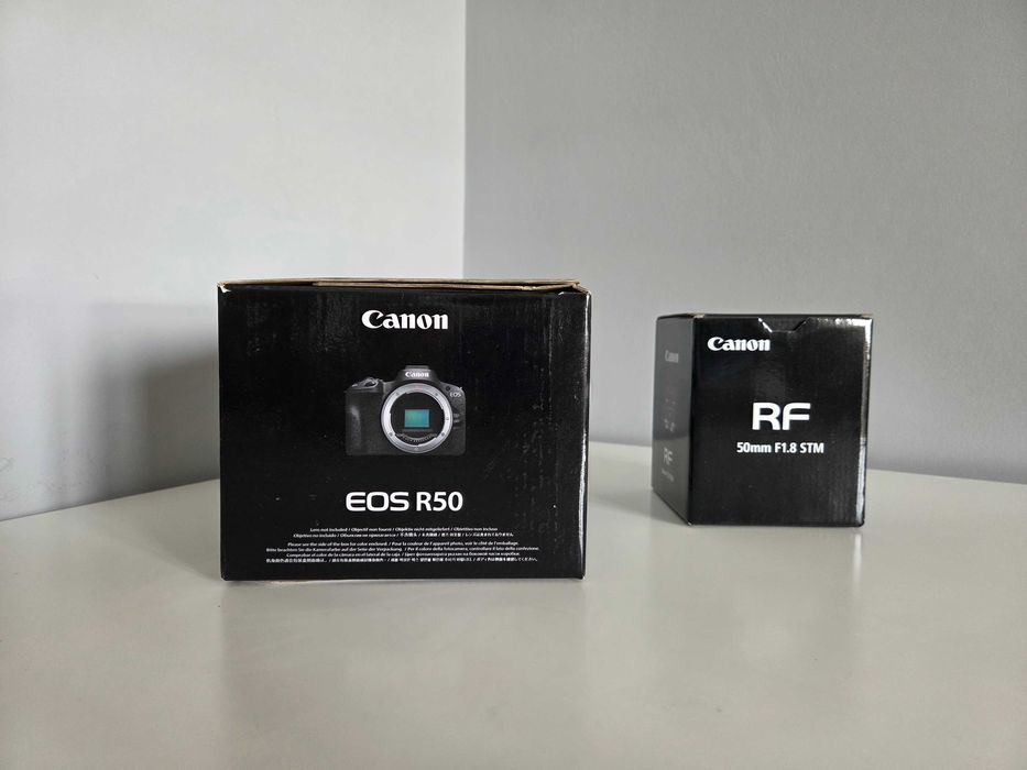Canon EOS R50 комплект + RF 50mm f1.8, микрофон и аксесоари