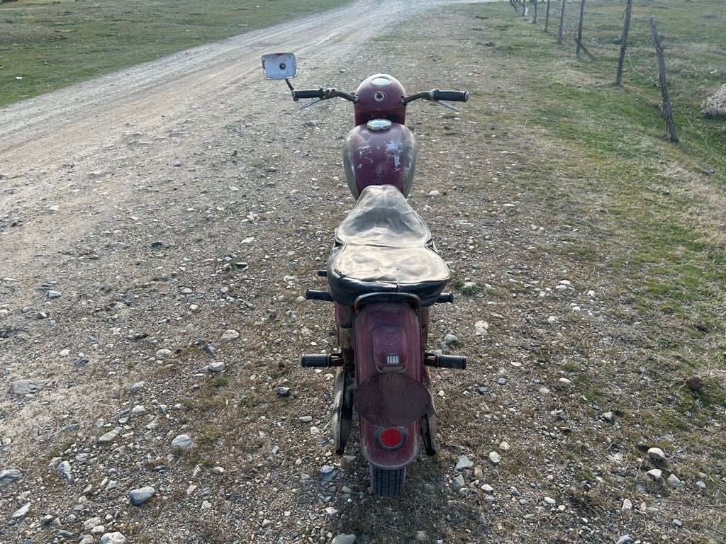 Продава се мотор ЯВА 175