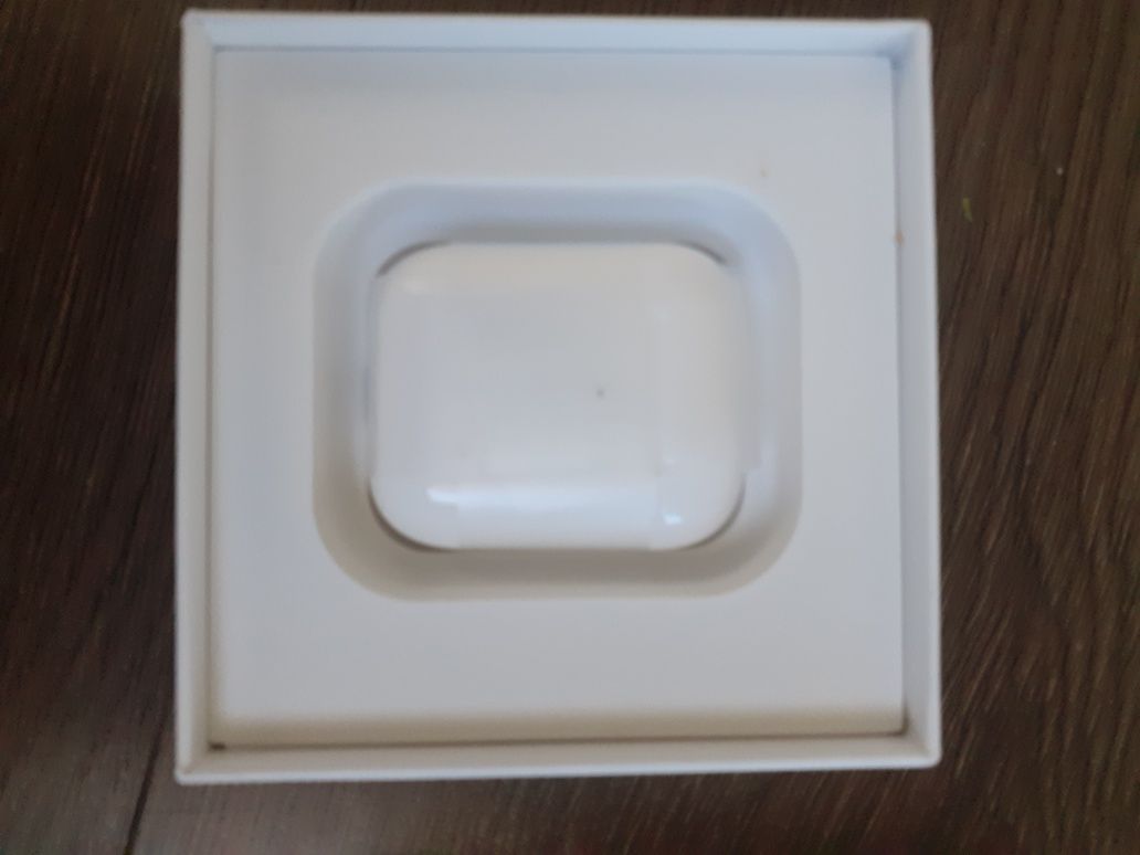 Безжични слушалки Apple air pods 2 чисто нови
