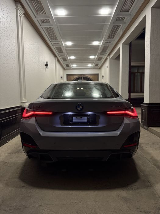 BMW i4 Nemis mashinasi