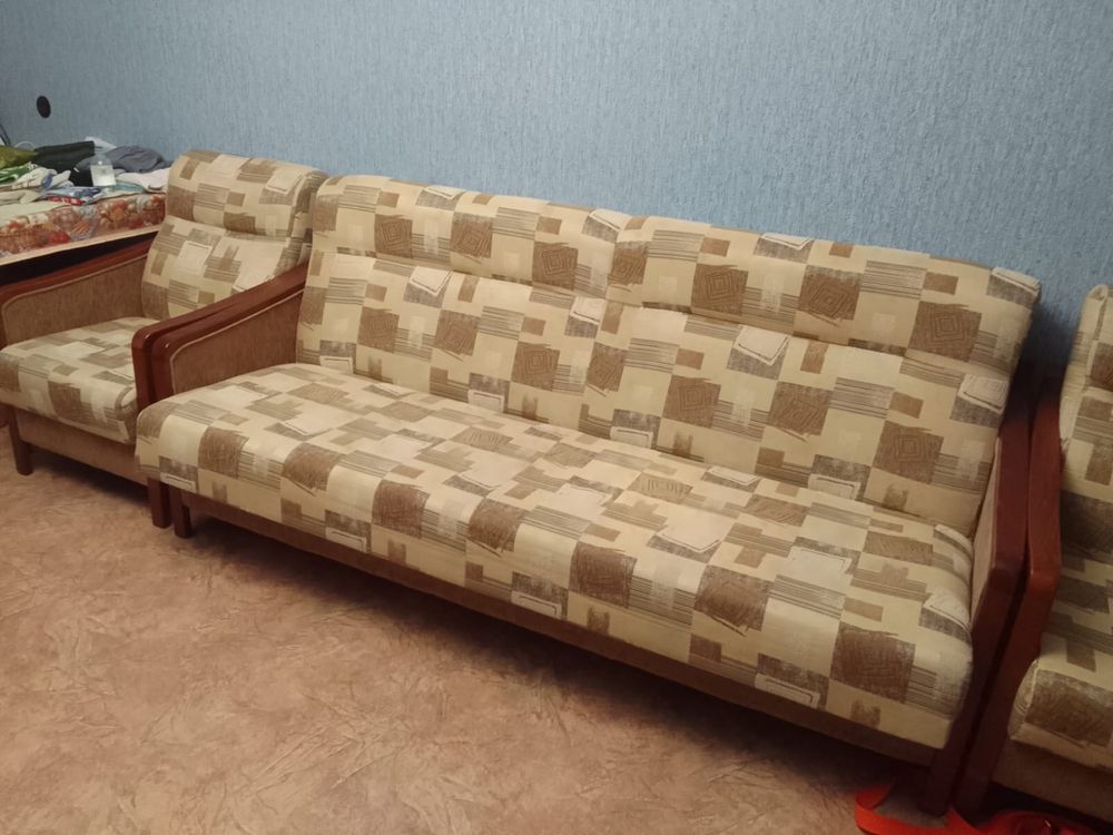 Срочно продам диван и два кресла