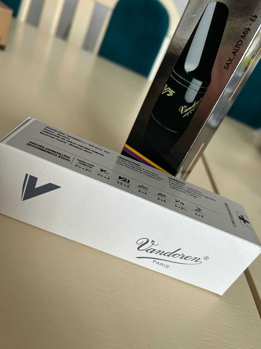 Vand Vandoren V5 A27 – Muștiuc Profesional pentru Saxofon Alto