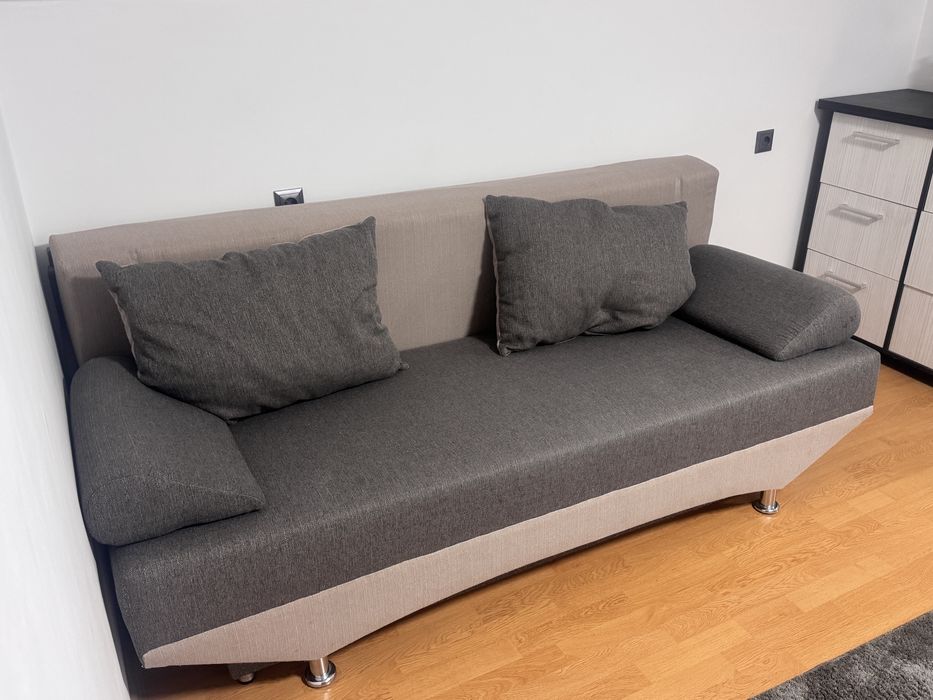 Canapea Extensibila sau pat într-o stare foarte bună