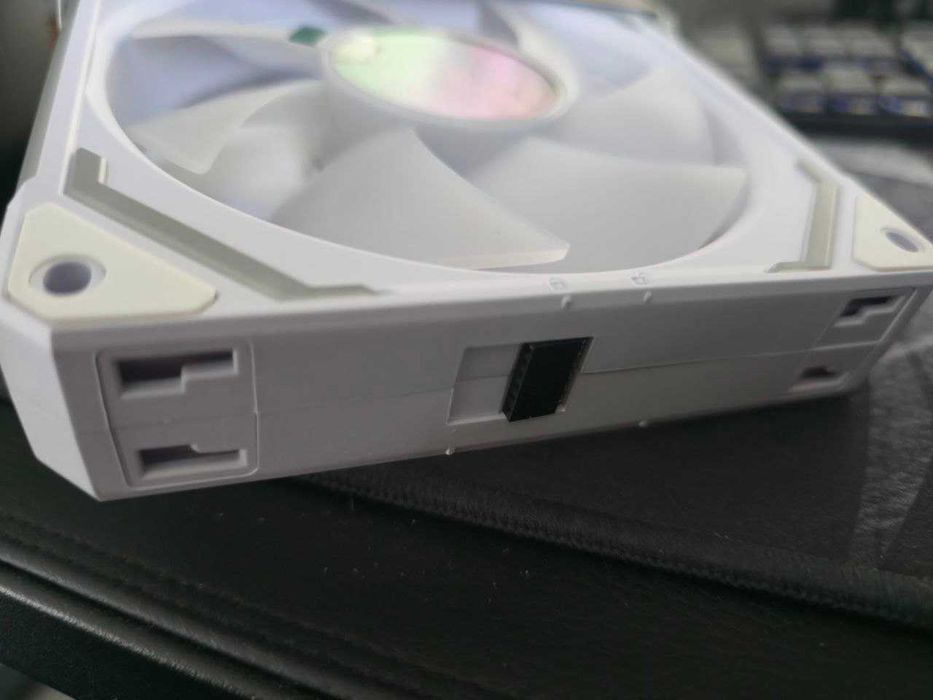 AsiaHorse cosmiq RGB – 3x120mm White