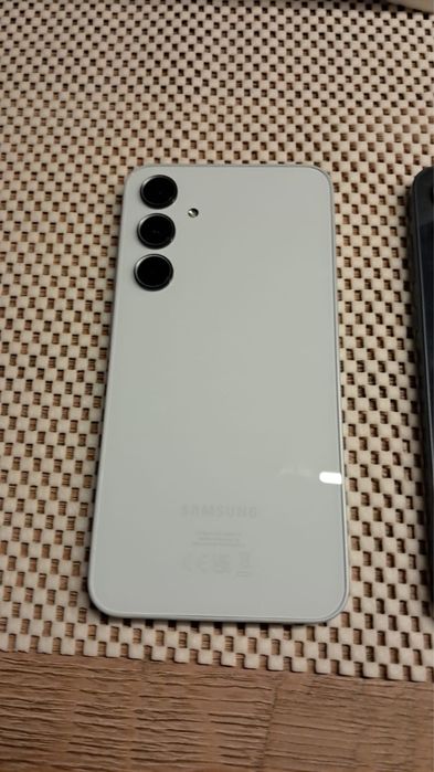 vand 2 telefoane Samsung A35 pt piese,telefoanele au cont google