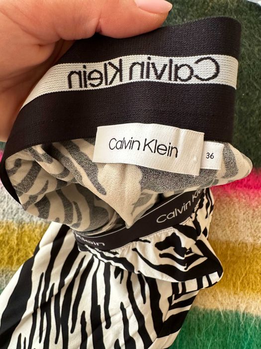 Нова пола Calvin klein