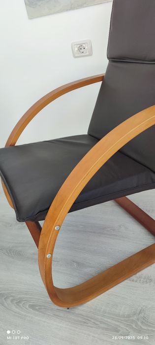 Vând fotolii pal si măsuță lemn masiv