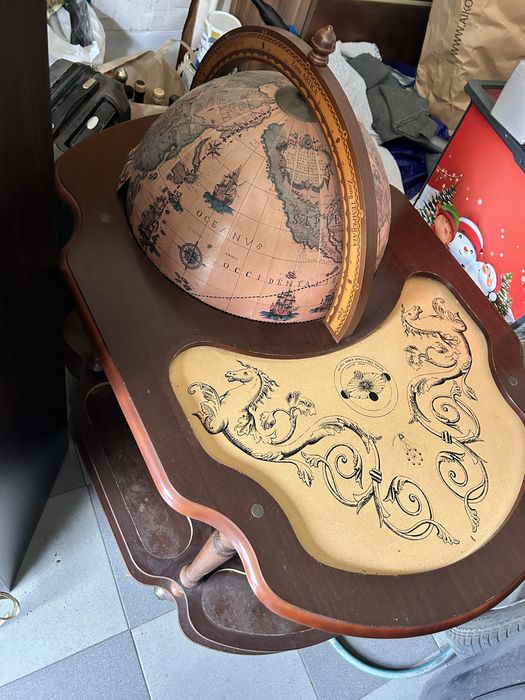 Рядка луксозна двуетажна масичка за кафе на колела тип Глобус