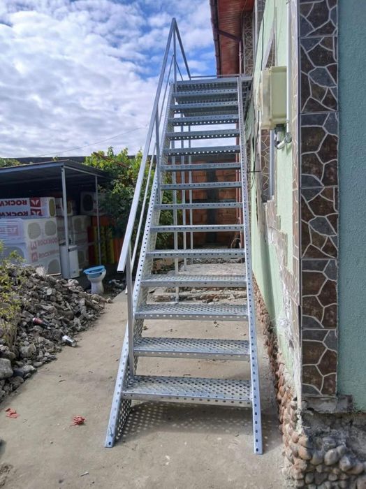 Scări metalice zincate