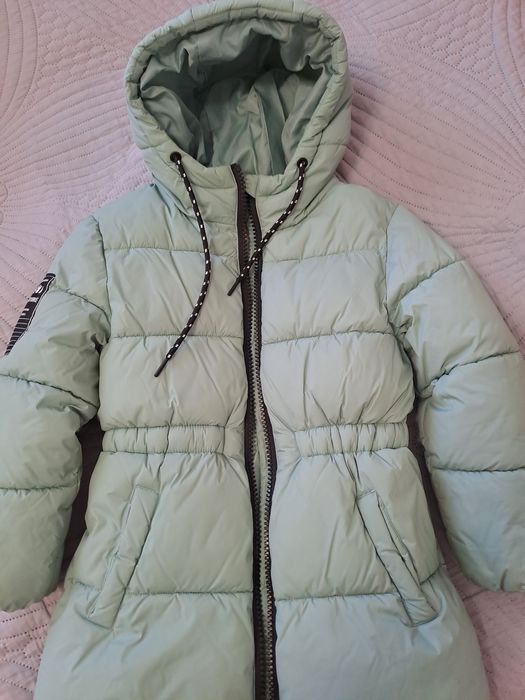 Продам куртку на девочку фирмы Futurino