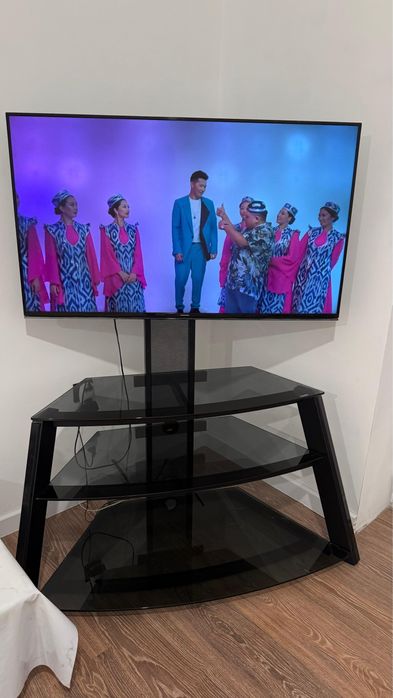 Телевизор с подставкой