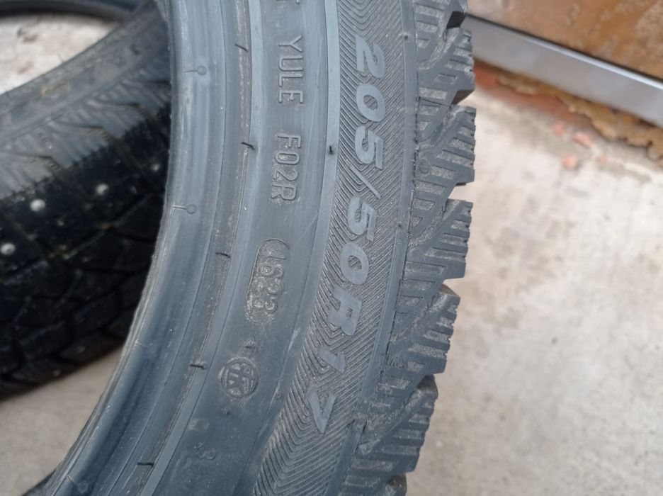 Резина зима с шипами состояние новой