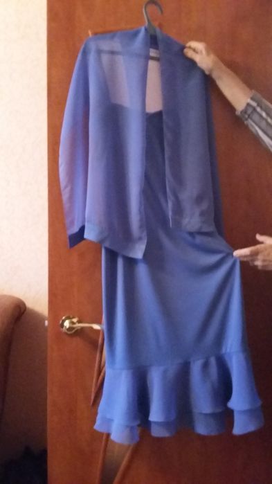 Платье с накидкой.