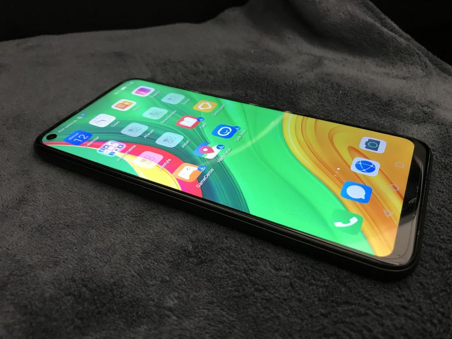 Incarcator pentru telefon si telefon