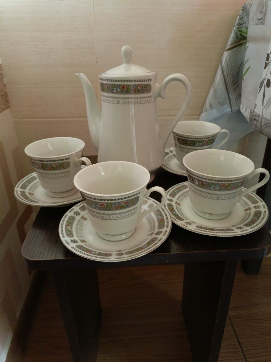 Продам чайник и чашки