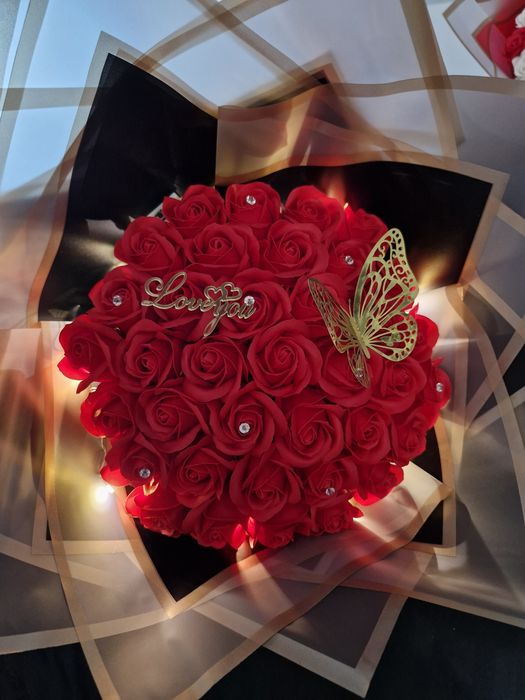 Buchete de trandafiri de sapun si aranjamemte florale