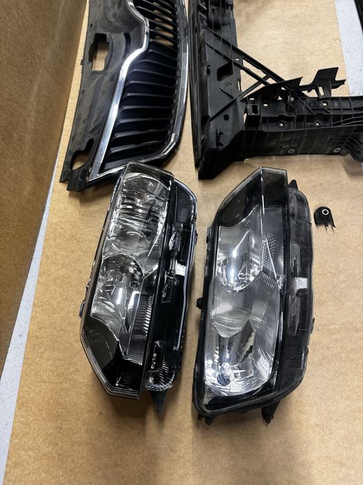 Faruri tragher grilă radiator skoda rapid