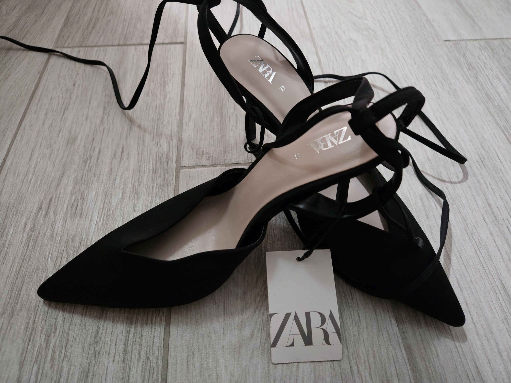 Обувки на ток на Zara